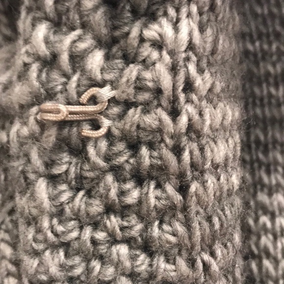 Sisters poncho cape. - Picture 4 of 5